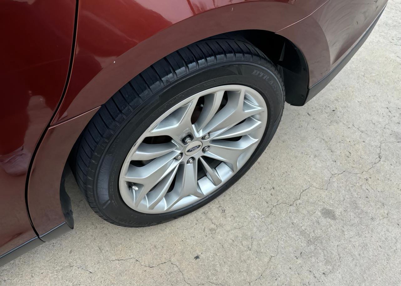 Ford TAURUS
