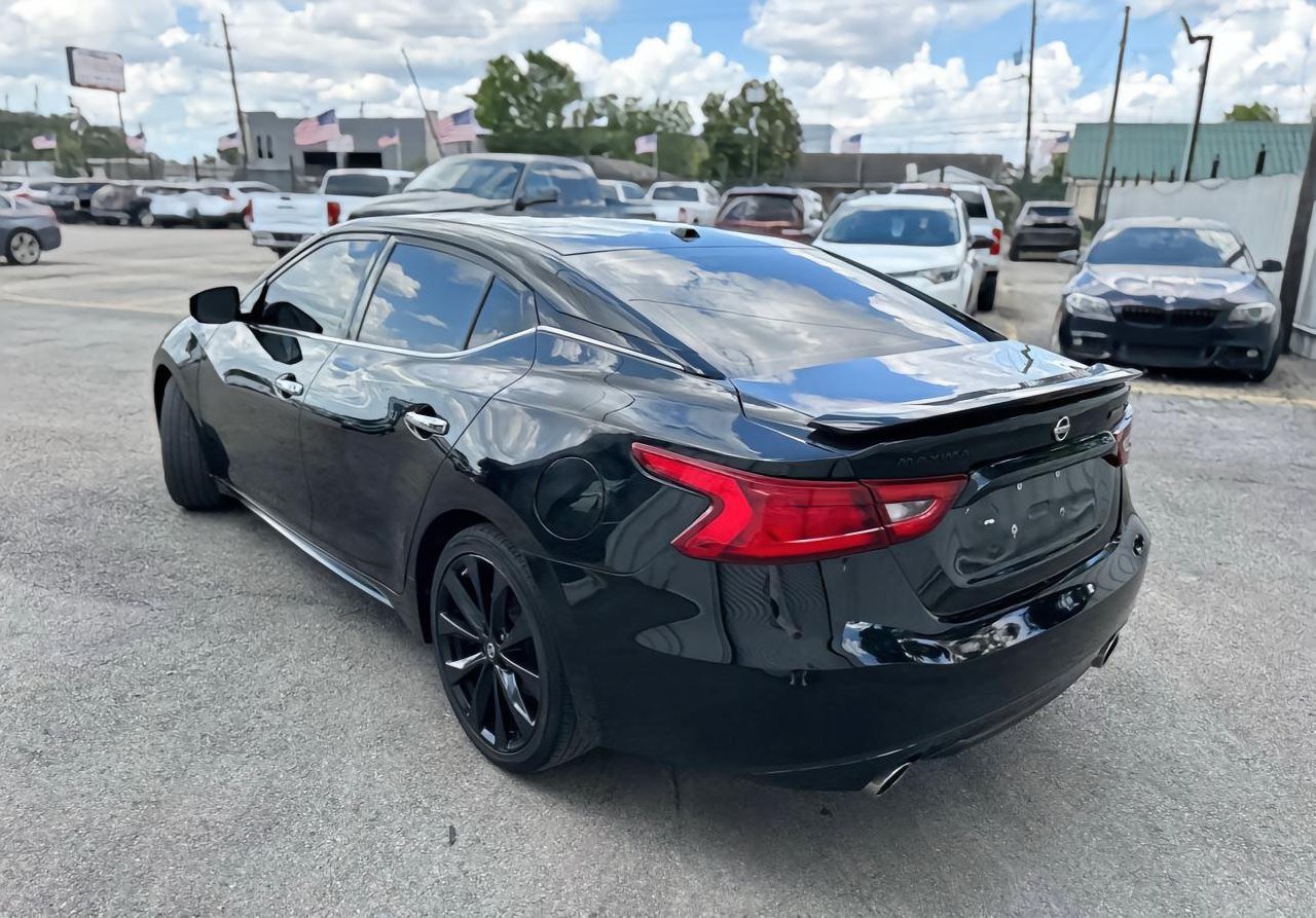 Nissan Maxima