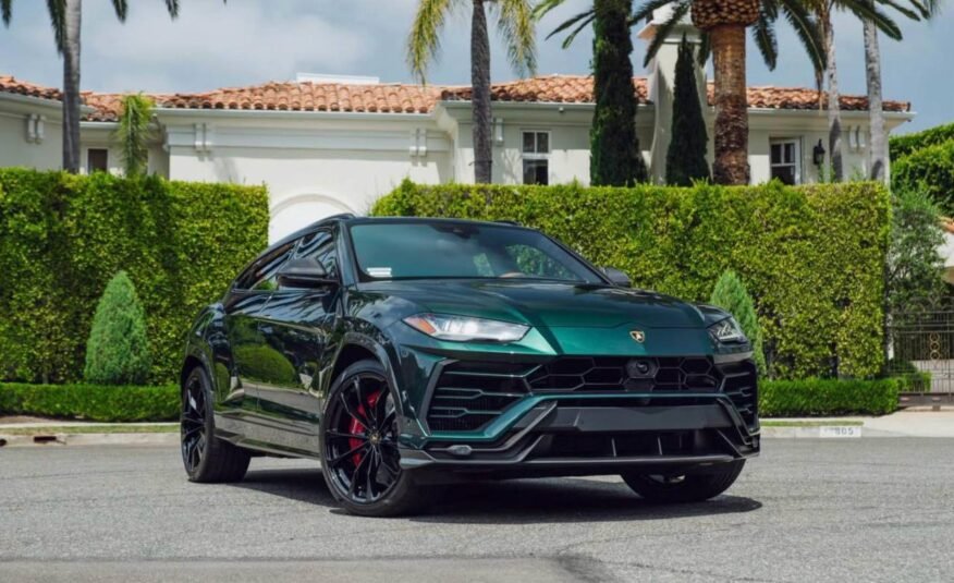 Lamborghini Urus. Sport Utility 4D