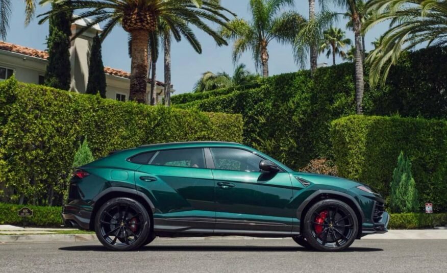 Lamborghini Urus. Sport Utility 4D
