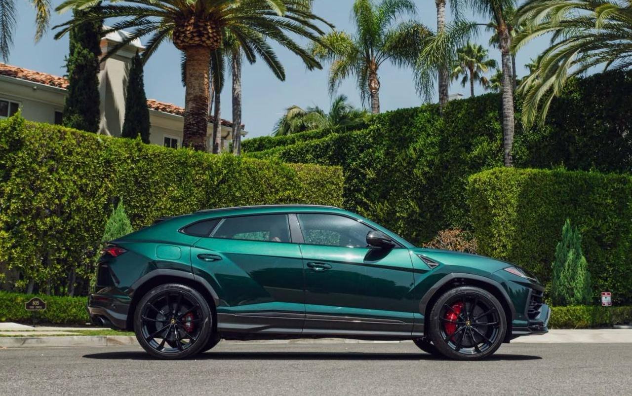 Lamborghini Urus. Sport Utility 4D