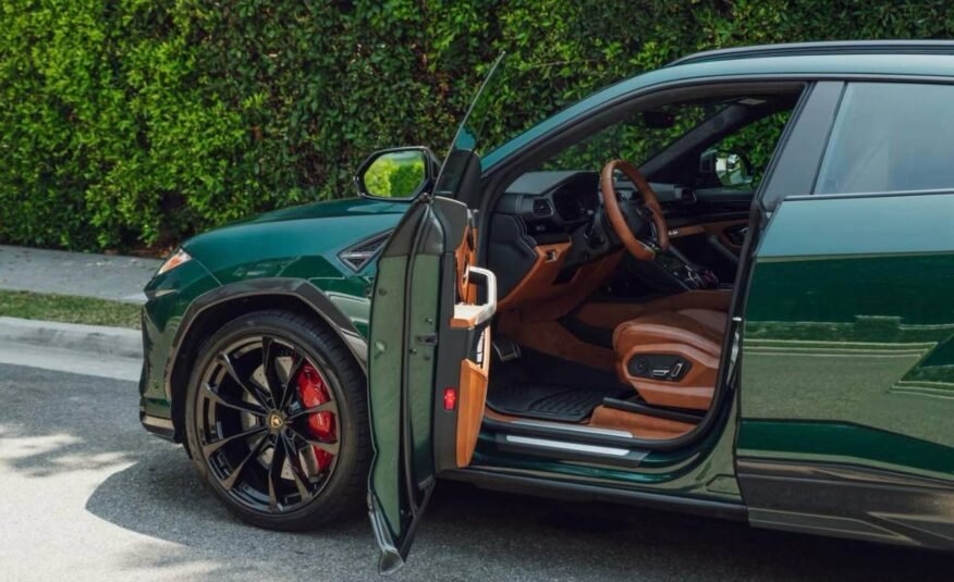 Lamborghini Urus. Sport Utility 4D