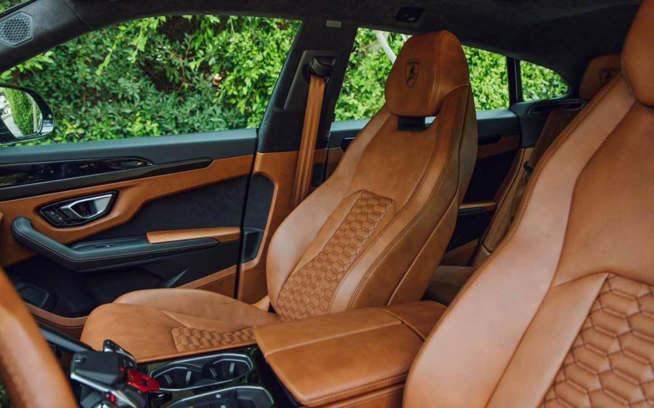 Lamborghini Urus. Sport Utility 4D