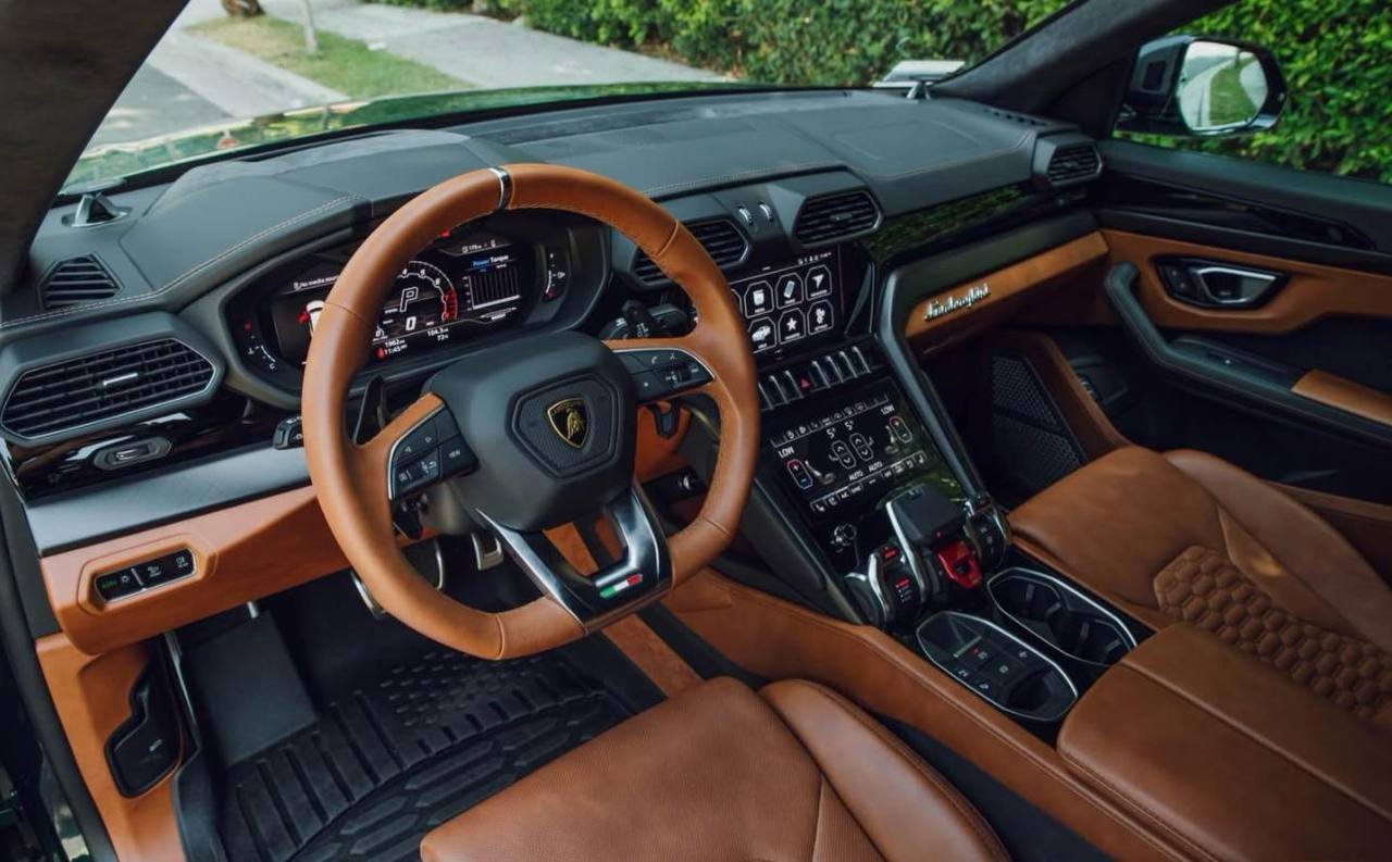 Lamborghini Urus. Sport Utility 4D