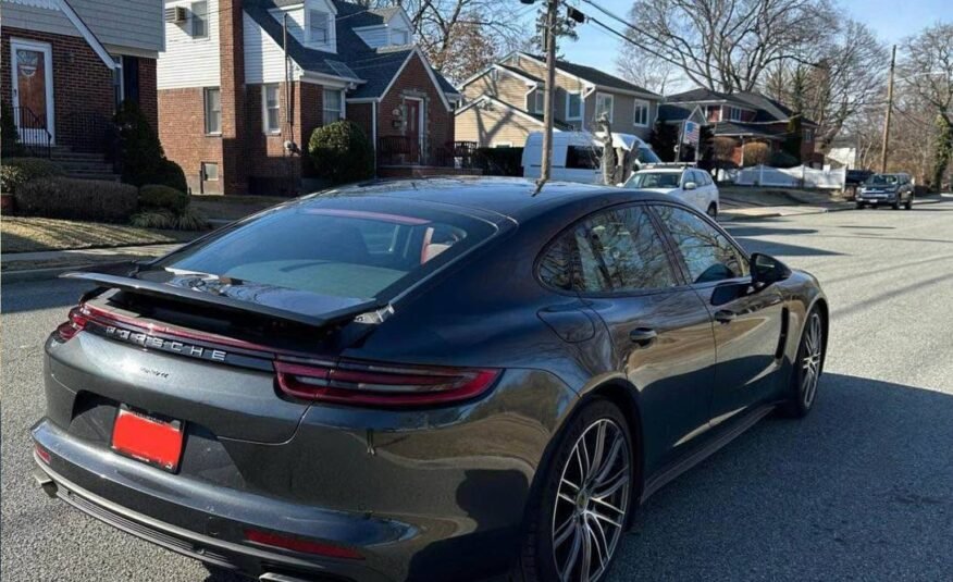 2018 Porsche Panamera