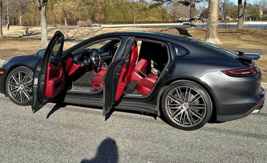 2018 Porsche Panamera