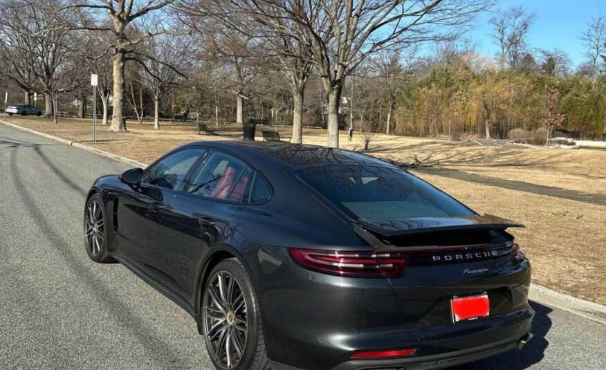 2018 Porsche Panamera